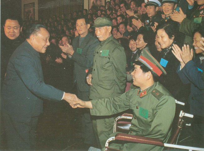 邓小平接见全国优秀共产党员代表