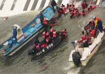 韩国游船沉没事故：一名女性导游死亡