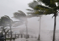 实拍超强台风“威马逊”登陆海南 来势凶猛